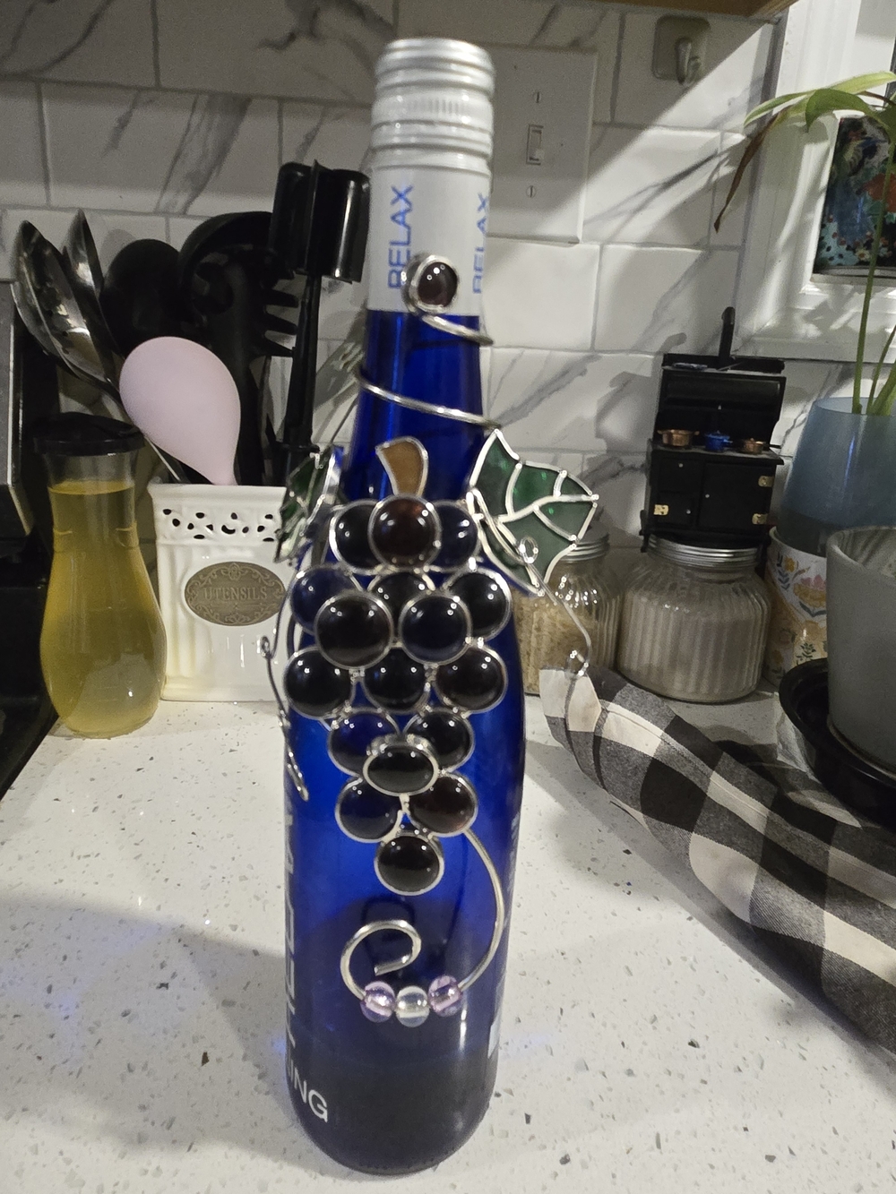 Stained Glass and Wire Grape Bunch Wine Bottle Topper - Picture 7 of 8